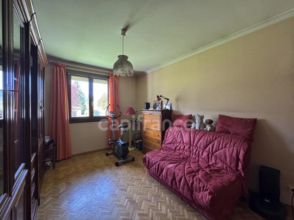 DOUSSARD Terrain 2024m² divisble constructible avec maison construite