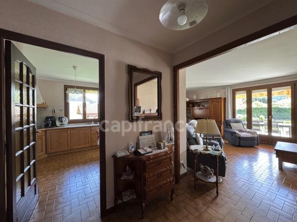 DOUSSARD Terrain 2024m² divisble constructible avec maison construite