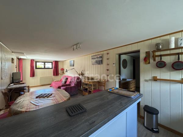 DOUSSARD Terrain 2024m² divisble constructible avec maison construite