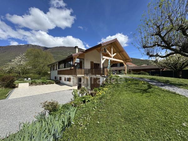 DOUSSARD Terrain 2024m² divisble constructible avec maison construite