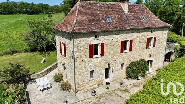 Maison traditionnelle 6 pièces de 198 m² à Lissac-et-Mouret (46100)