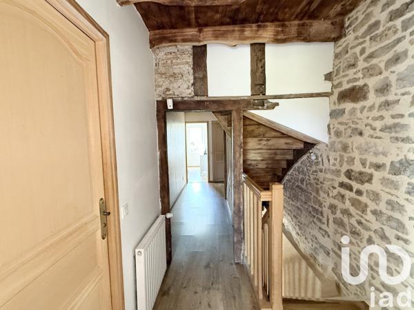 Maison traditionnelle 6 pièces de 198 m² à Lissac-et-Mouret (46100)
