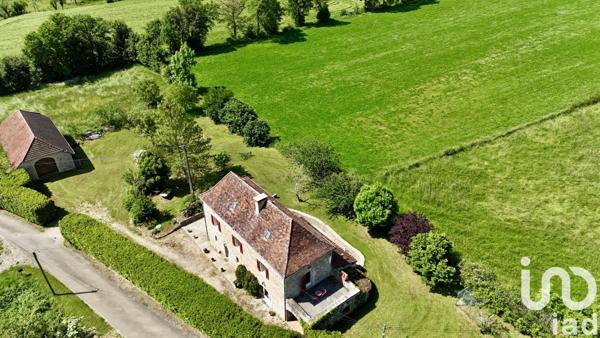 Maison traditionnelle 6 pièces de 198 m² à Lissac-et-Mouret (46100)