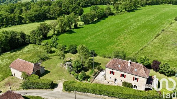 Maison traditionnelle 6 pièces de 198 m² à Lissac-et-Mouret (46100)