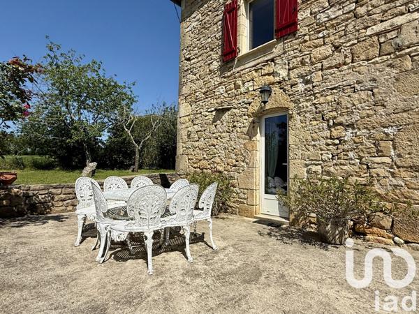 Maison traditionnelle 6 pièces de 198 m² à Lissac-et-Mouret (46100)