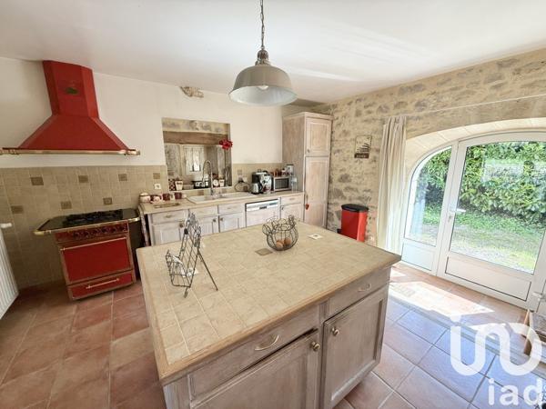 Maison traditionnelle 6 pièces de 198 m² à Lissac-et-Mouret (46100)