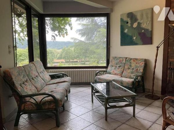 Située dans village en Dordogne (24) entre SARLAT et SOUILLAC (Lot-46) grande maison contempora...