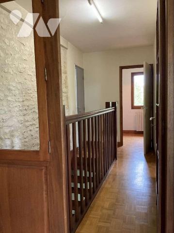 Située dans village en Dordogne (24) entre SARLAT et SOUILLAC (Lot-46) grande maison contempora...