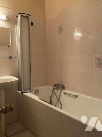 Située dans village en Dordogne (24) entre SARLAT et SOUILLAC (Lot-46) grande maison contempora...