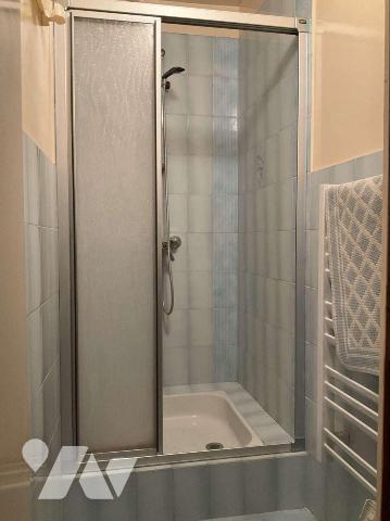 Située dans village en Dordogne (24) entre SARLAT et SOUILLAC (Lot-46) grande maison contempora...