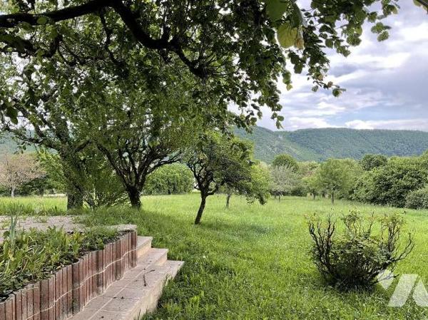 Située dans village en Dordogne (24) entre SARLAT et SOUILLAC (Lot-46) grande maison contempora...