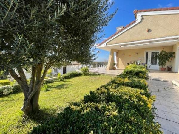 Maison - Proximite oloron-sainte-marie - Réf.:205435 EXCLUSIVITE- BELLE MAISON T4 DE CONCEPTION PLAIN-PIED AVEC GRAND SOUS-SOL ET JOLI PARC ARBORE -