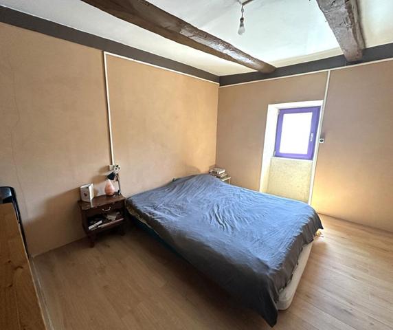 Authentique maison de hameau avec dépendances et vue dégagée