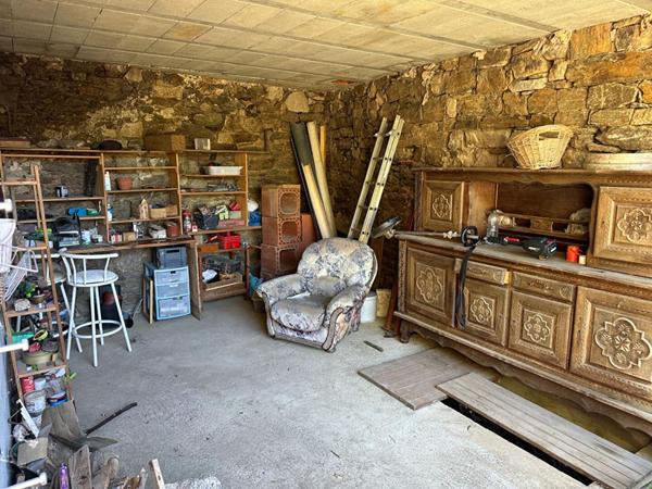 Authentique maison de hameau avec dépendances et vue dégagée