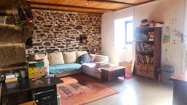 Authentique maison de hameau avec dépendances et vue dégagée