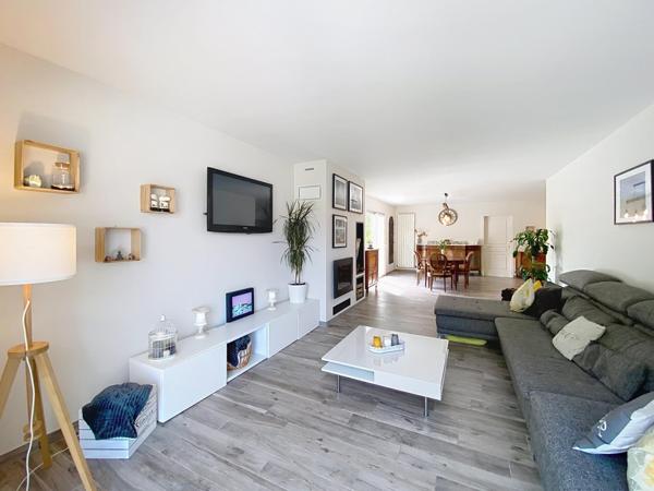 MAISON 4 CHAMBRES DOUBLE GARAGE