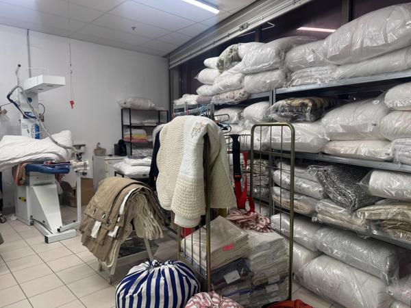 Pressing idéalement situé dans une ville dynamique.