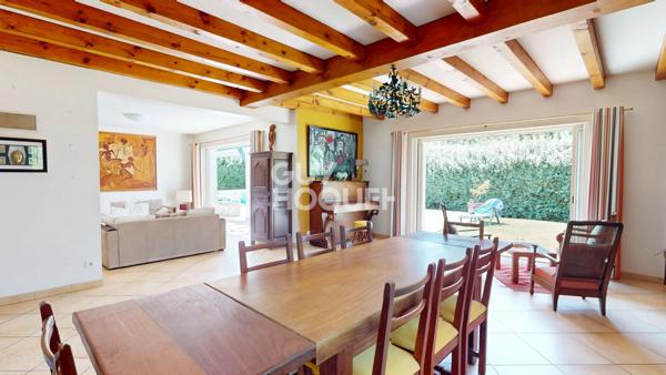 Villa de 184 m² située dans un quartier calme et huppé de Biarritz.