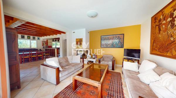 Villa de 184 m² située dans un quartier calme et huppé de Biarritz.