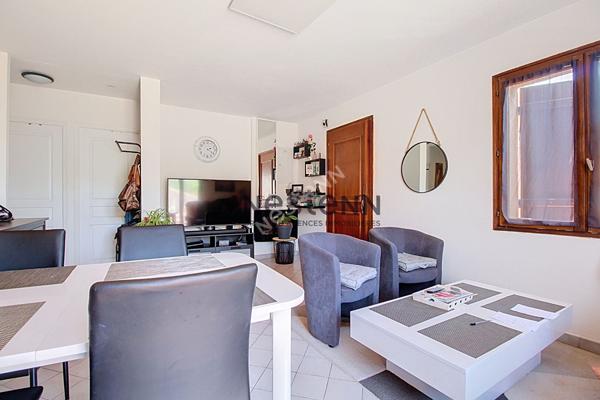 Maison T7 de 130 m² avec 6 chambres sur terrain de 512 m² dans un quartier résidentiel de Vitrolles
