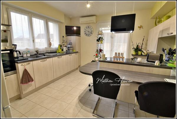 Maison familiale de 142 m² avec 4 chambres et sous-sol total, DPE D