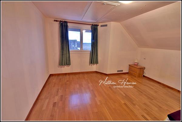 Maison familiale de 142 m² avec 4 chambres et sous-sol total, DPE D