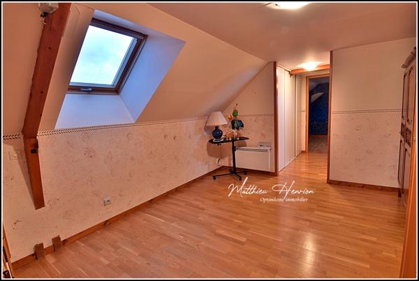 Maison familiale de 142 m² avec 4 chambres et sous-sol total, DPE D