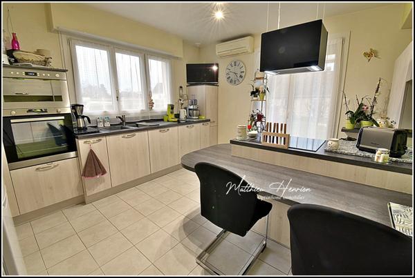 Maison familiale de 142 m² avec 4 chambres et sous-sol total, DPE D