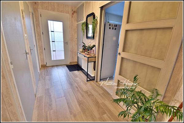 Maison familiale de 142 m² avec 4 chambres et sous-sol total, DPE D