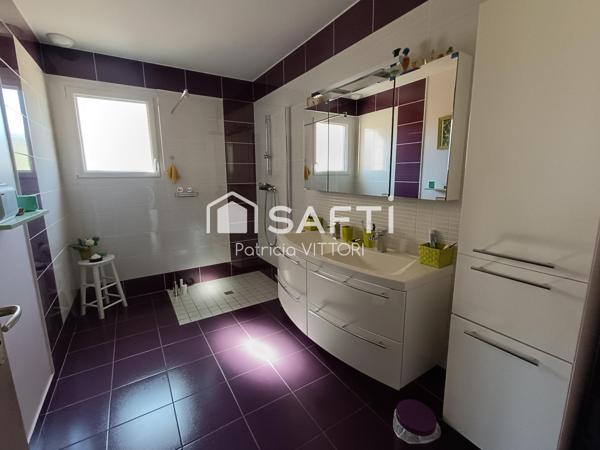 Maison contemporaine de plain-pied, 3 chambres, garage et garage camping-car