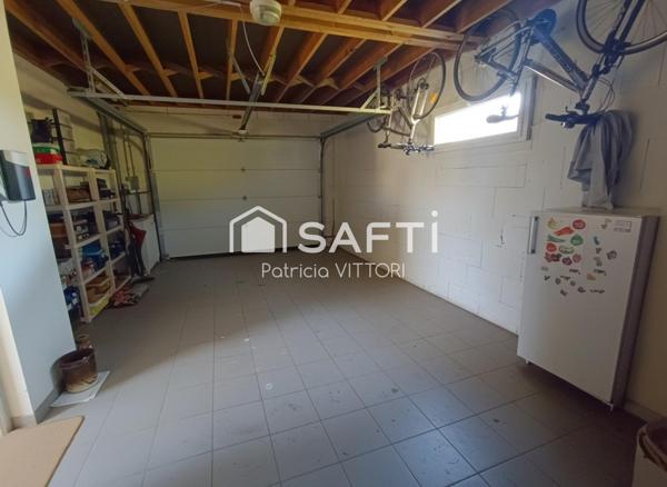 Maison contemporaine de plain-pied, 3 chambres, garage et garage camping-car