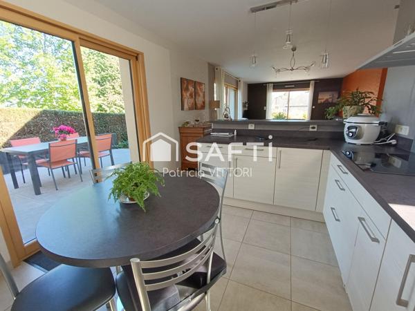 Maison contemporaine de plain-pied, 3 chambres, garage et garage camping-car