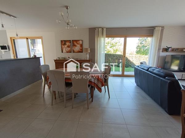 Maison contemporaine de plain-pied, 3 chambres, garage et garage camping-car