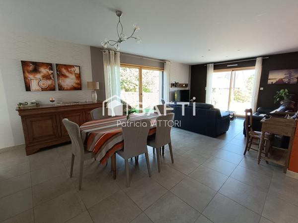 Maison contemporaine de plain-pied, 3 chambres, garage et garage camping-car