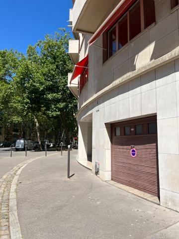 PARKING / BOX PARIS 17M² - 190 000 €