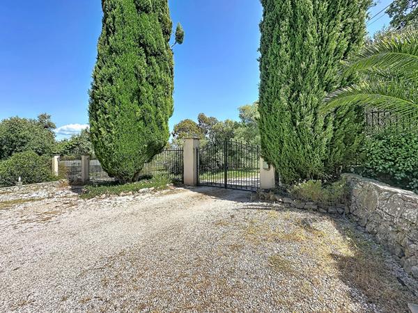 Maison de maître d'exception à vendre à Hyères - 8 pièces, piscine sur 12 000m2