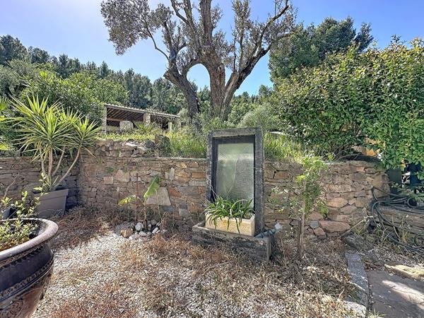 Maison de maître d'exception à vendre à Hyères - 8 pièces, piscine sur 12 000m2