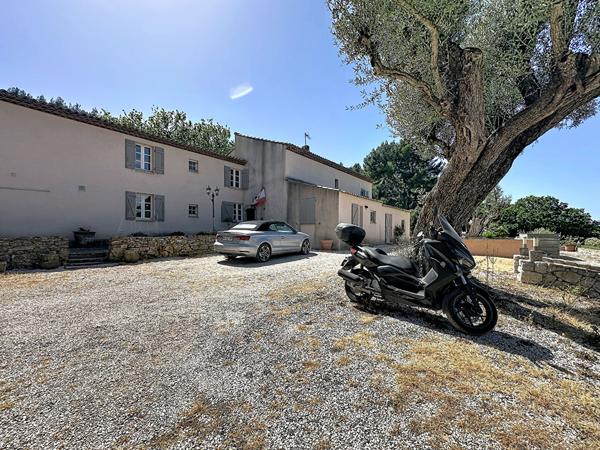 Maison de maître d'exception à vendre à Hyères - 8 pièces, piscine sur 12 000m2