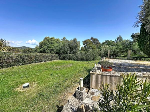 Maison de maître d'exception à vendre à Hyères - 8 pièces, piscine sur 12 000m2