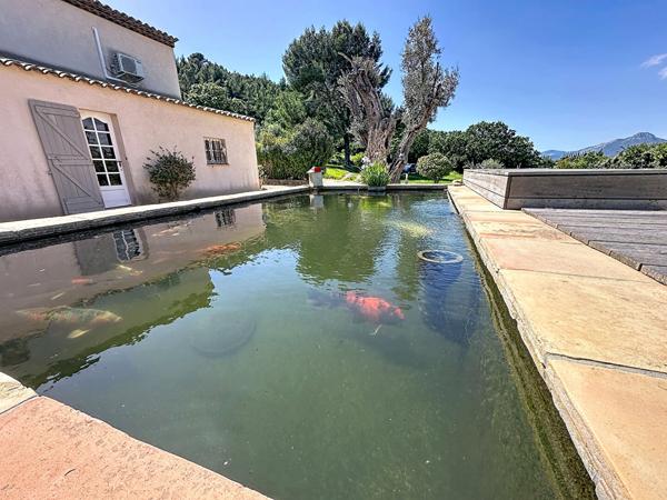 Maison de maître d'exception à vendre à Hyères - 8 pièces, piscine sur 12 000m2