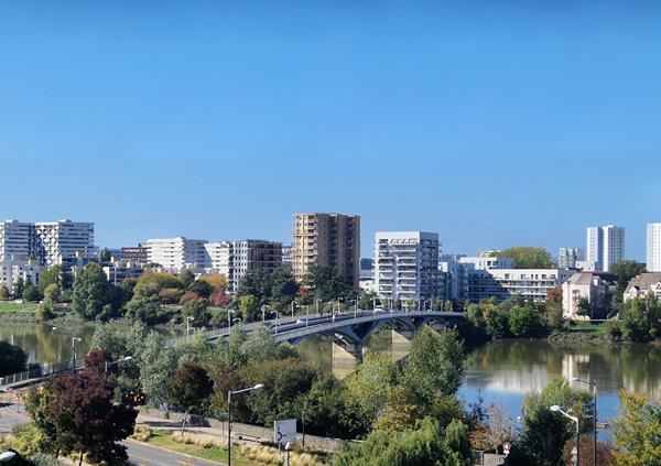 Appartement proche Ile de Nantes 140 m2, 4 chambres, dernier étage