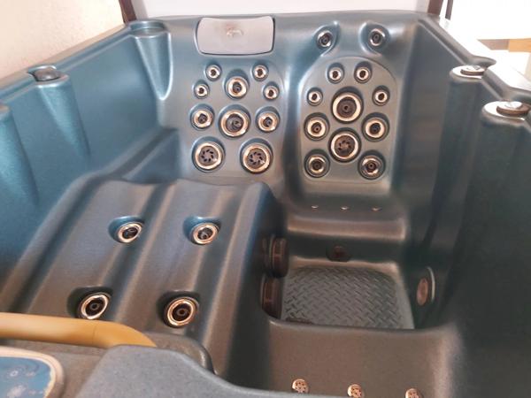 Maison de plain-pied avec piscine