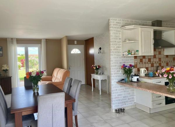 Maison de plain-pied avec piscine