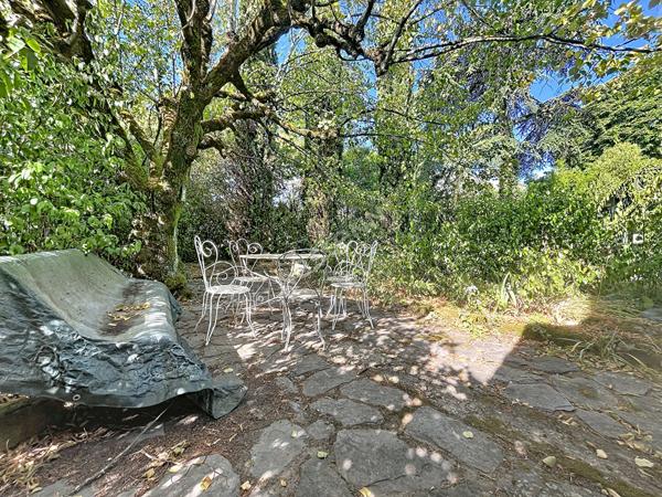 Ardèche, Privas : Maison de 231 m² avec appartement indépendant, jardin intimiste