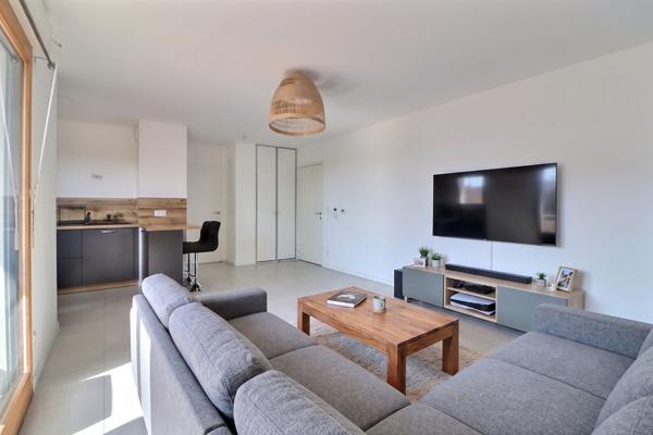 Saint Priest Revaison, Appartement T3, 70m2, terrasse, stationnement et garage