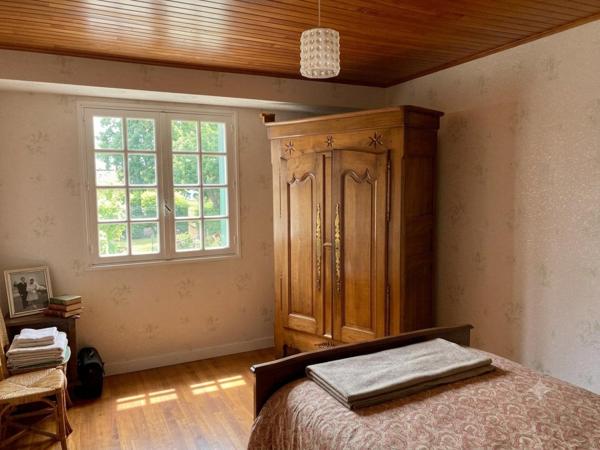 Laissez-vous séduire par le charme et le calme de cette maison.