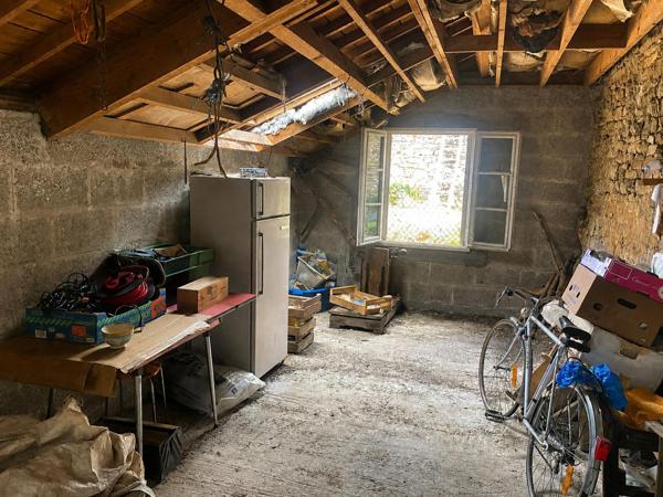 Laissez-vous séduire par le charme et le calme de cette maison.