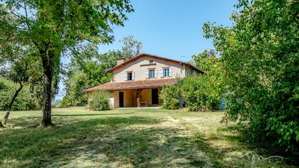 Charmante maison de campagne et ses dépendances