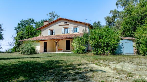 Charmante maison de campagne et ses dépendances