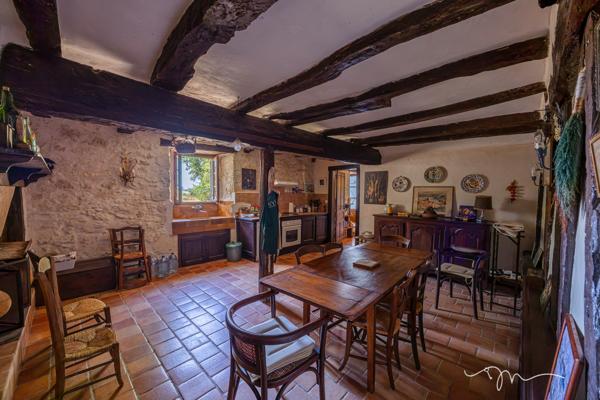 Charmante maison de campagne et ses dépendances